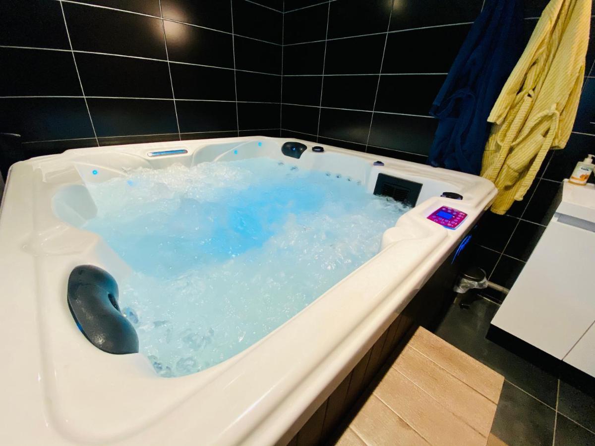 Apartamento Escapade Romantique - Jacuzzi Et Parking Prive - 002 Ruan Exterior foto