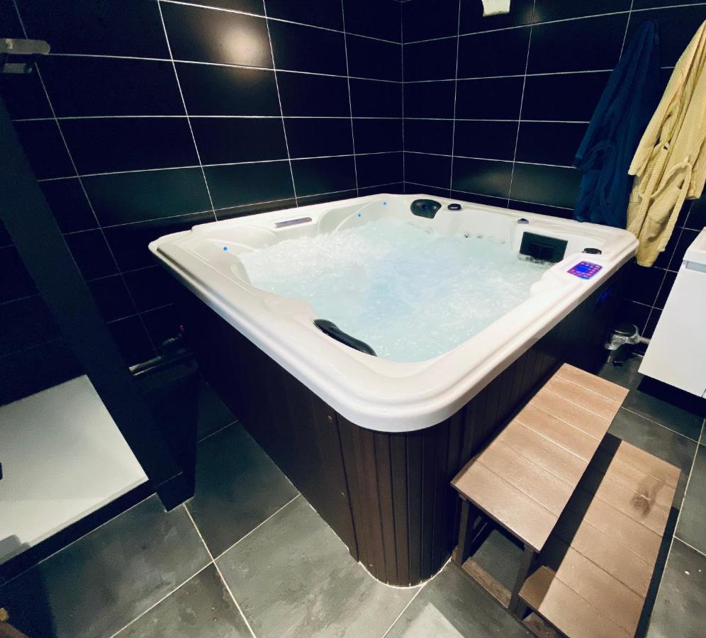 Apartamento Escapade Romantique - Jacuzzi Et Parking Prive - 002 Ruan Exterior foto