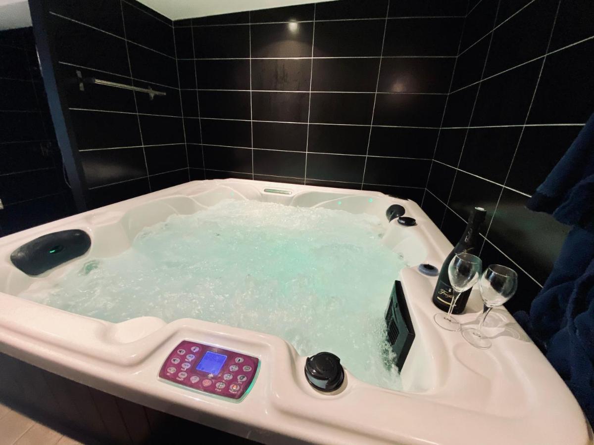 Apartamento Escapade Romantique - Jacuzzi Et Parking Prive - 002 Ruan Exterior foto