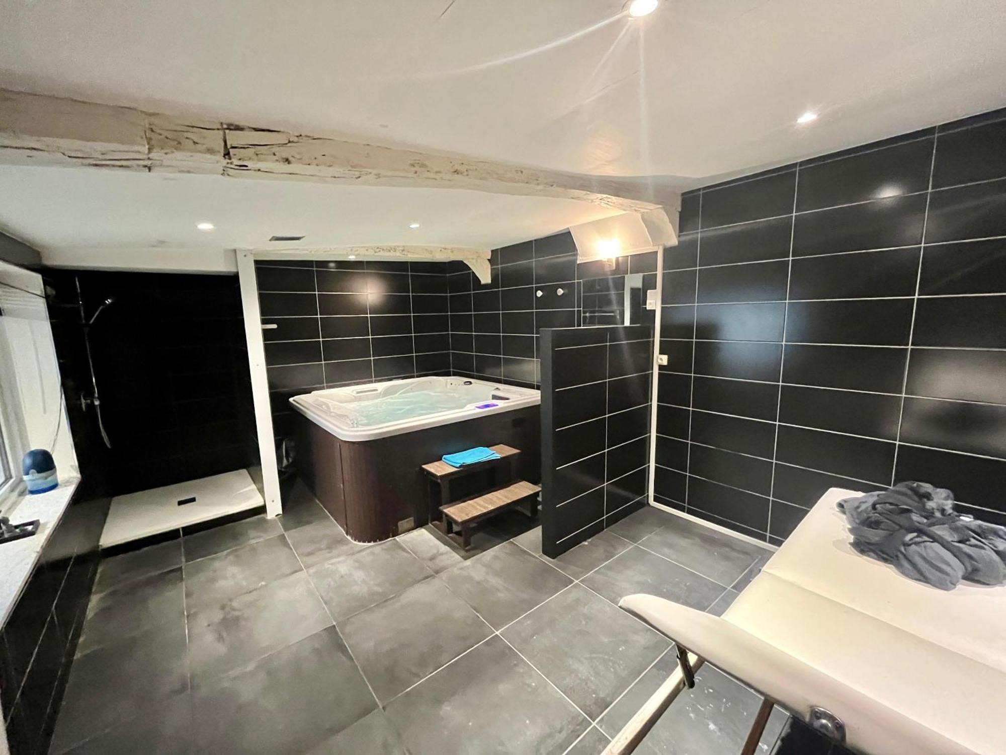 Apartamento Escapade Romantique - Jacuzzi Et Parking Prive - 002 Ruan Exterior foto